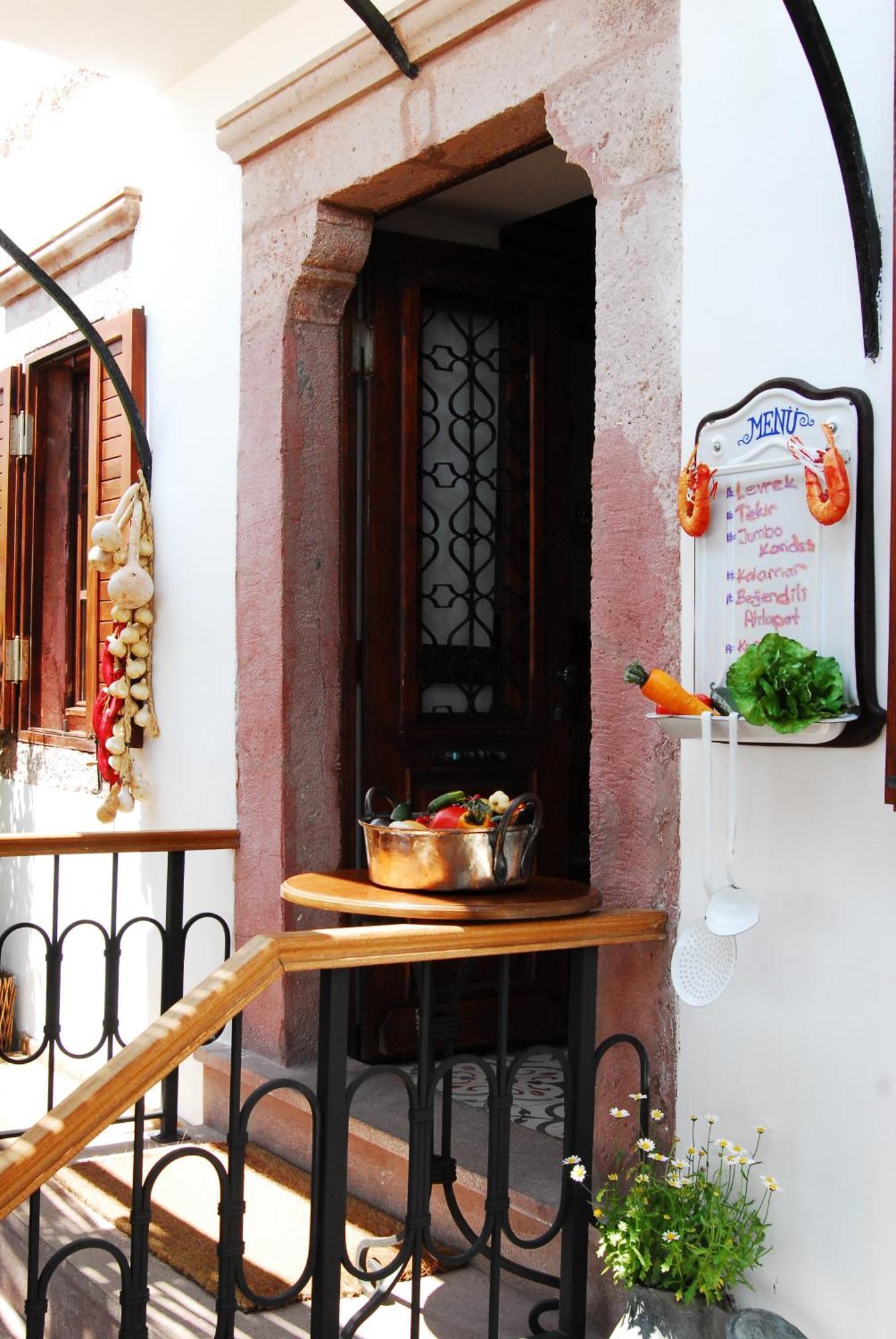 Aliye Hanim Hotel Ayvalı Esterno foto